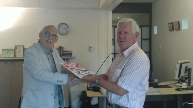 Overhandiging notitie Sportraad Apeldoorn aan wethouder Johan Kruithof