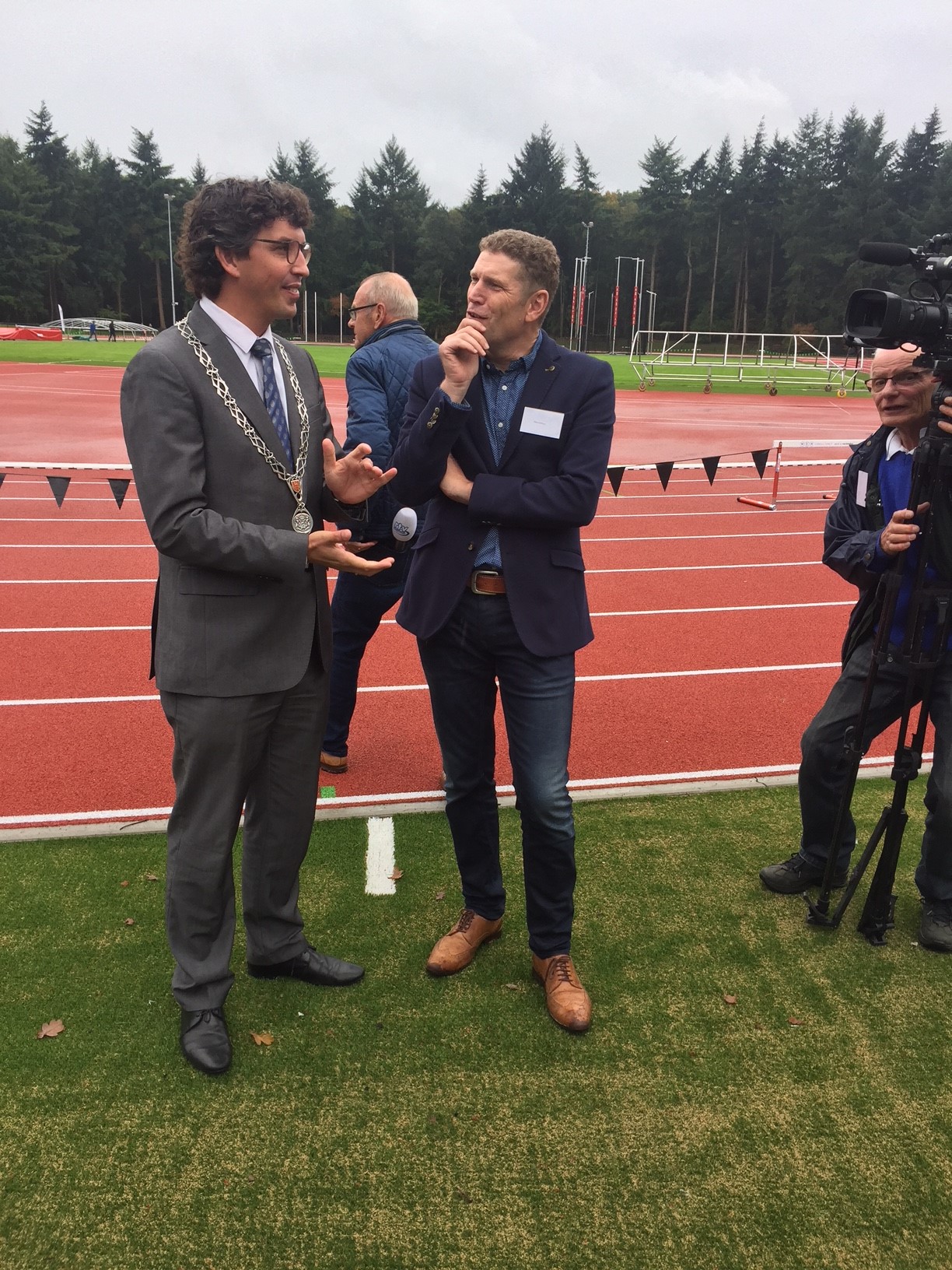 Opening vernieuwde kunststofbaan AV'34