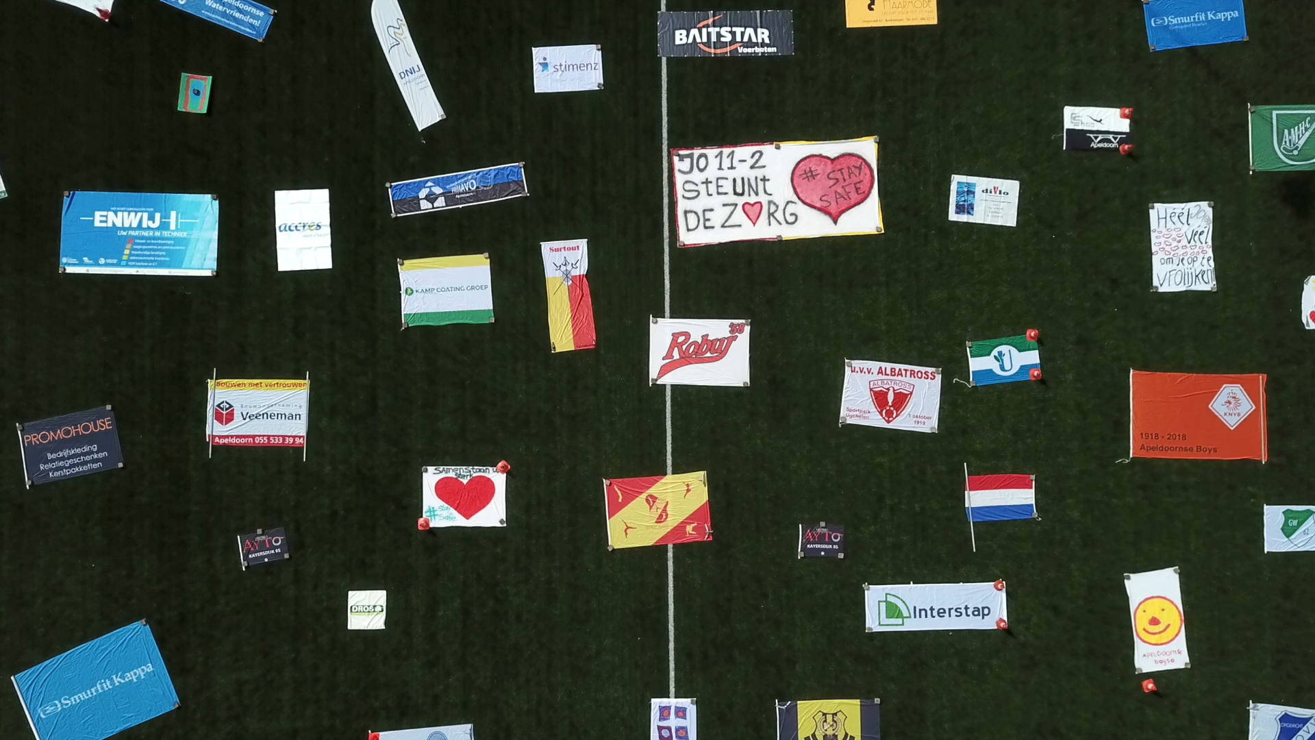 Apeldoornse Boys vlaggen voor steun