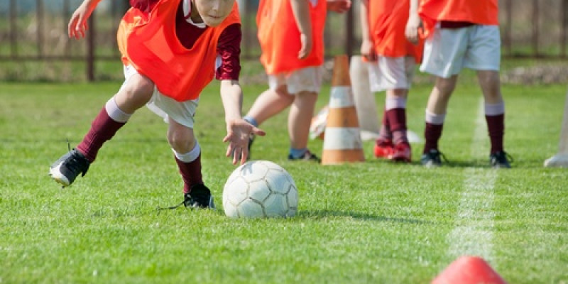 HOE BEREIK, BETREK EN BEHOUD JE KINDEREN UIT LAGE INKOMENSGEZINNEN BIJ DE SPORTCLUB 