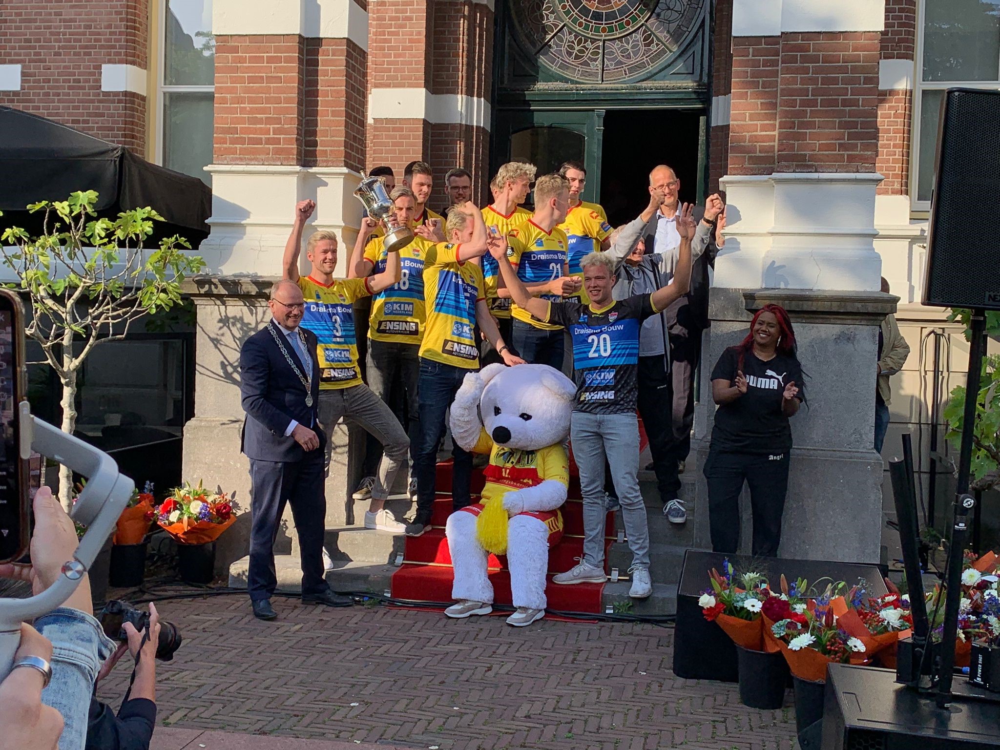 Nederlands Kampioen Topvolleybal Dynamo gehuldigd in het oude Raadhuis 