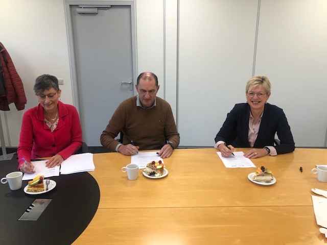 Ondertekening Convenant Verenigingsondersteuning door Stimenz, Accres en Sportraad Apeldoorn