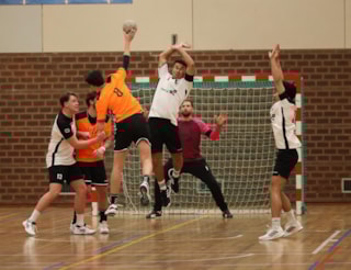 Actiefoto 1 Heren 1 seizoen 2022-2023 - Dekking met keeper Rens van Kregten