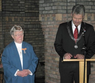  Fiene Pelgrim en burgemeester Penninx