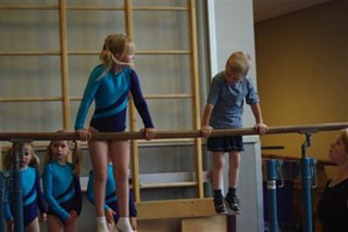 op de brug